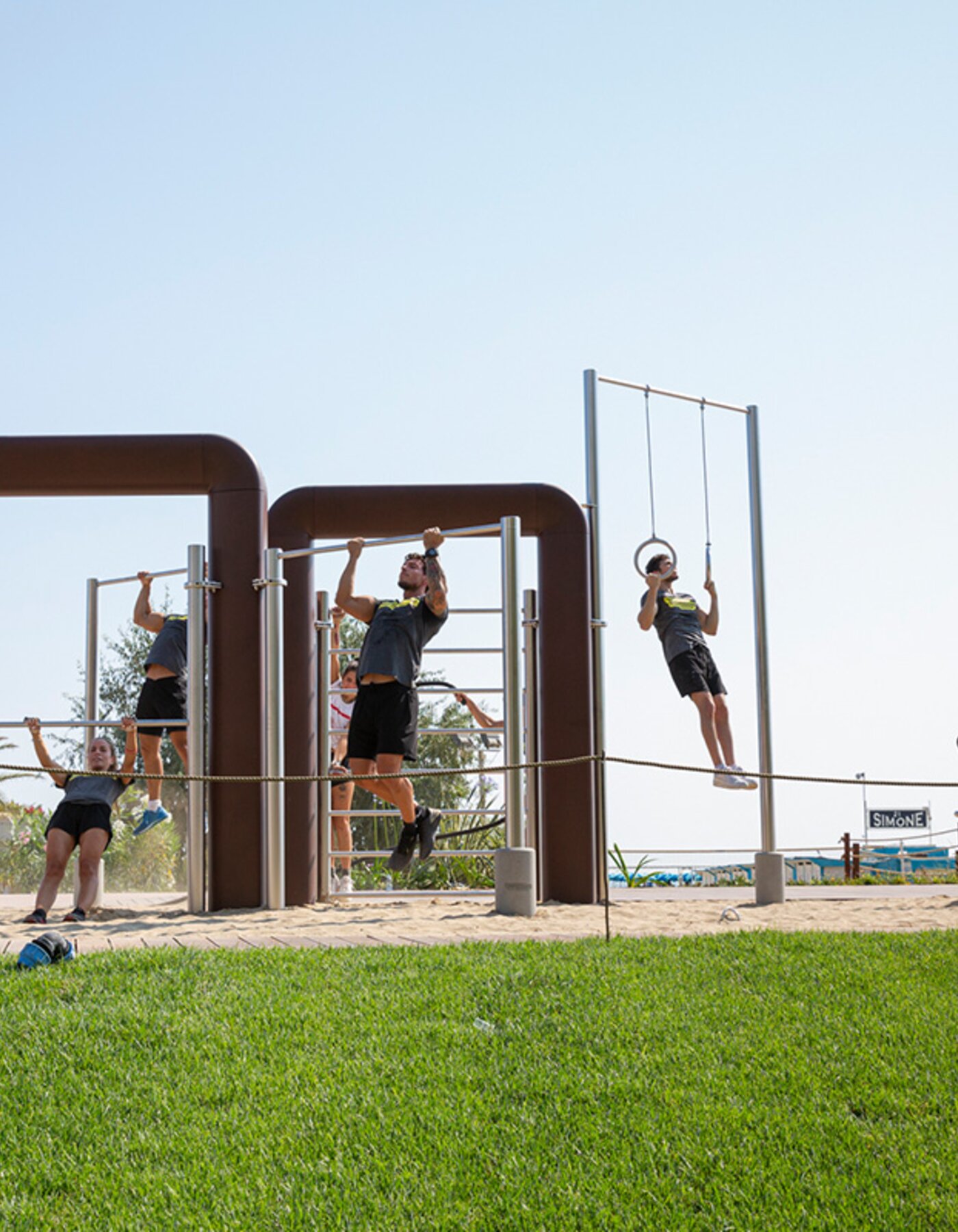 Technogym Morning Training (di fronte al Bagno 15)