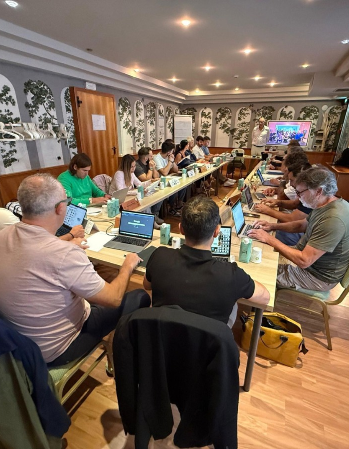  Rex Roundtables Italy