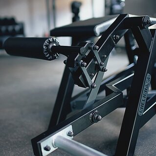 Unilateral leg curl