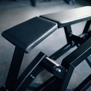 Unilateral leg curl