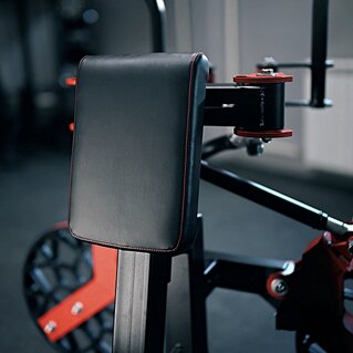 Seated read delt