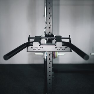Adjustable dips attachment